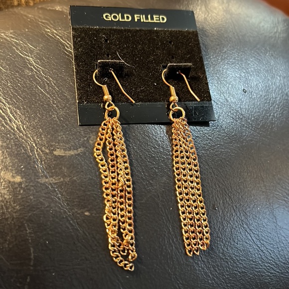 Vintage Long dangling gold filled earrings. Look stunning on - Picture 2 of 5